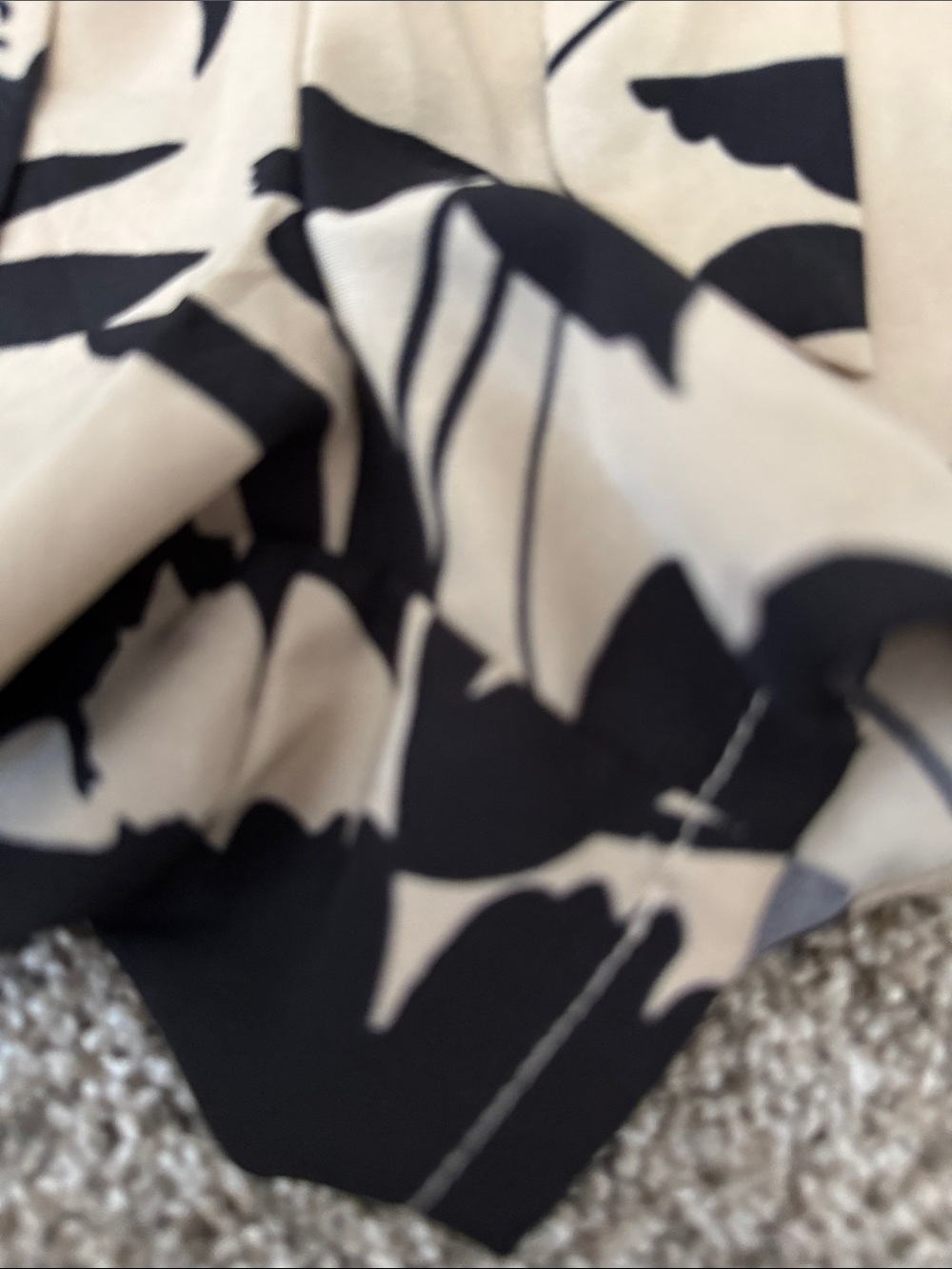🚨Price Drop🚨 NWOT High Waist Floral Paperbag Shorts - Beige & Black - Picture 5 of 7